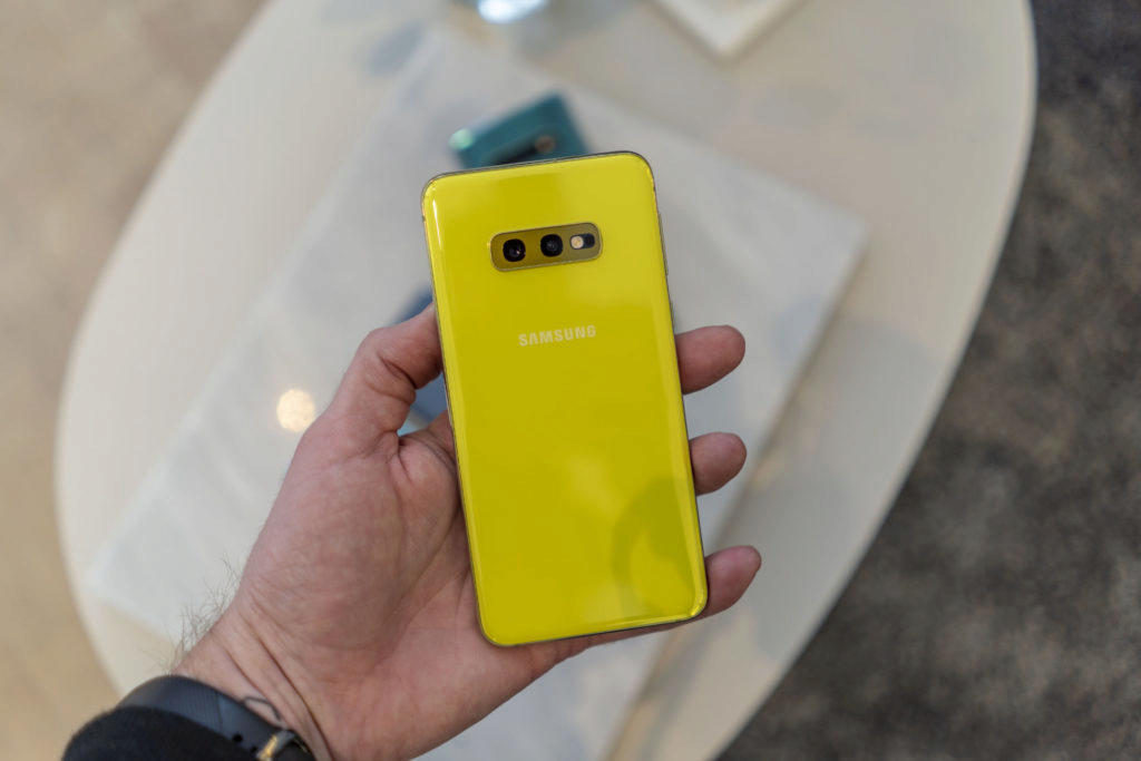 Samsung S10e: an entry-level phone like no other
